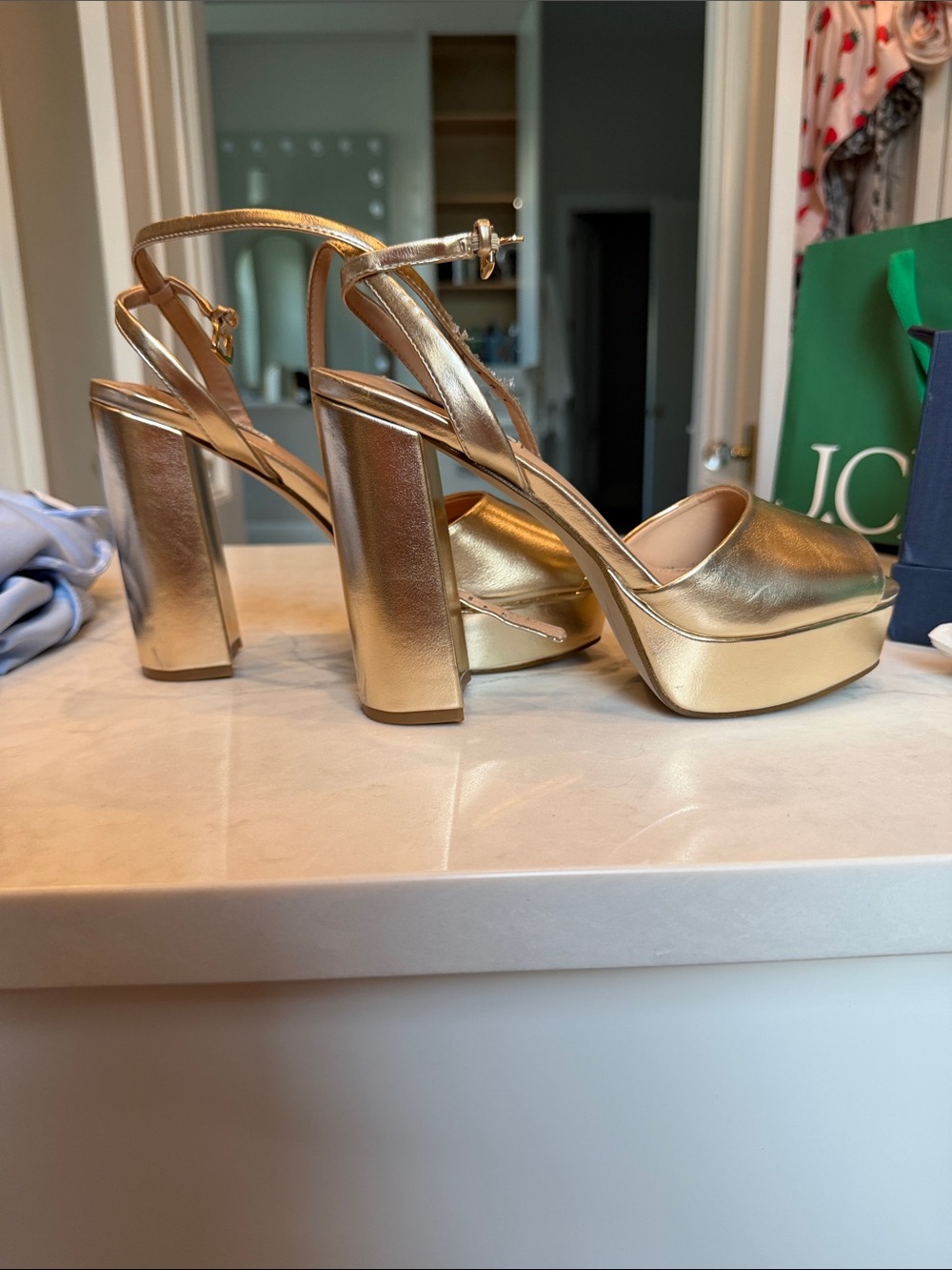 Steve Madden Metallic Gold Platform Block-Heel Sandals 8.5 worn once - Picture 5 of 9